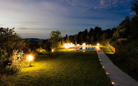 Ca Maggetti: Ciel, Nuit, Lumière, Éclairage, Arbre, Soirée, Paysage, Nuage, Herbe, Horizon