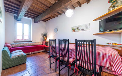 Edera: Meubles, Bâtiment, Bois, Cadre, Canapé, Fenêtre, Design Intérieur, Plante, Sol, Salon