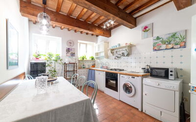 Amaca: Meubles, Cabinetry, Table, Comptoir, Appareil De Cuisine, Cuisinière, Bois, Design Intérieur, Cuisine, Sol