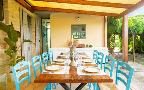 La Villa Di Ostra: Meubles, Design Intérieur, Chaise, Table, Bois, Table Cuisine Et Salle A Manger, Salle À Manger, Sol, Plafond, Sol