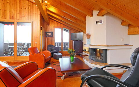 Sunset B 11: Pièce, Propriété, Bâtiment, Design Intérieur, Salon, Meubles, Immobilier, Maison, Architecture, Plafond
