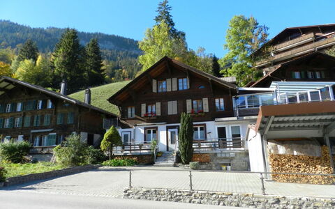 Studio Etana: Ciel, Plante, Fenêtre, Bâtiment, Arbre, Maison, Quartier, Paysage, Loisir, Zone Rurale