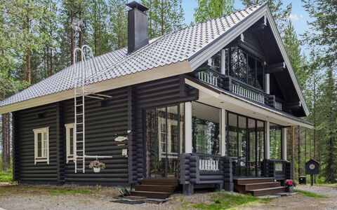 Hatun Huilaus: Bois, Maison, Domicile, Porche, Toit, Chalet, Siding, Des Bois, Ombre, Cabane En Rondins