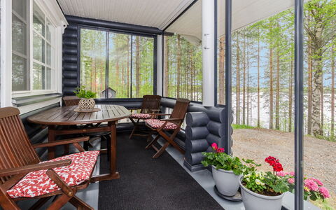 Hatun Huilaus: Meubles, Design Intérieur, Chaise, Verre, Mobilier De Jardin, Pot De Fleur, Ombre, Plante D'Appartement, Dur, Salon