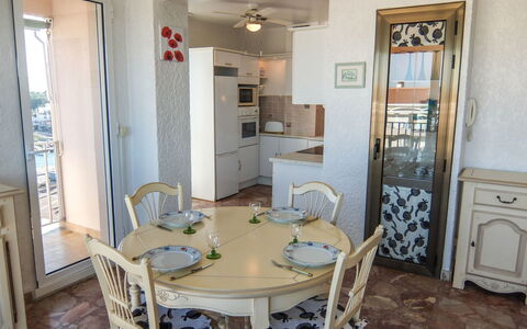 Port des Sables: Pièce, Propriété, Meubles, Bâtiment, Design Intérieur, Maison, Table, Salle À Manger, Immobilier, Sol