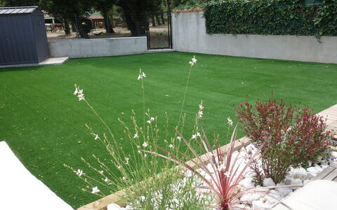 Villa de la Mer: Plante, Propriété, Vert, Arbre, Lot Terre, Végétation, Herbe, Design Urbain, Couverture De Sol, Arbuste