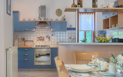 Corina: Bleu, Pièce, Propriété, Turquoise, Maison, Design Intérieur, Meubles, Cuisine, Bâtiment, Domicile
