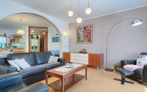 Corina: Meubles, Table, Canapé, Propriété, Bleu Azur, Confort, Canapé-Lit, Éclairage, Design Intérieur, Architecture
