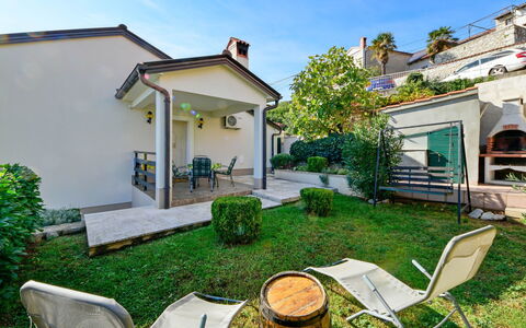 Bruna: Propriété, Maison, Domicile, Immobilier, Bâtiment, Zone Résidentielle, Arrière-Cour, Biens, Chalet, Cour