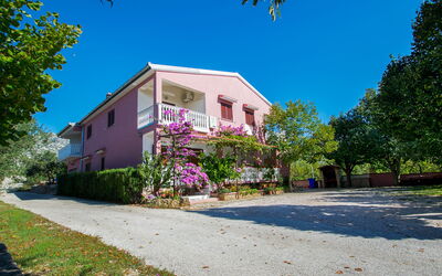 Starigrad-paklenica 140: Propriété, Maison, Zone Résidentielle, Domicile, Bleu, Ciel, Immobilier, Architecture, Quartier, Bâtiment