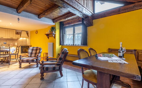 Maison chez Nous: Meubles, Propriété, Chaise, Table, Fenêtre, Design Intérieur, Bois, Plante, Sol, Sol