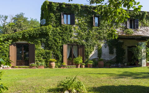 Le Querce: Plante, Ciel, Bâtiment, Fenêtre, Feuille, Botanique, Lot Terre, Végétation, Maison, Chalet