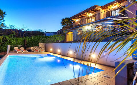 Alba: Piscine, Propriété, Immobilier, Recours, Bâtiment, Maison, Domicile, Éclairage, Biens, Loisir