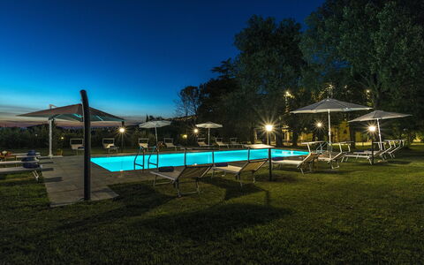 Villa Ivana - Cortona: Ciel, Nuit, Arbre, Architecture, Loisir, Montagne, Nuage, Chaîne De Montagnes, Paysage, Station De Montagne