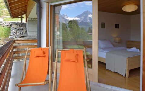 Mürren 300: Plante, Propriété, Bâtiment, Bleu Azur, Bois, Ombre, Architecture, Design Intérieur, Confort, Arbre