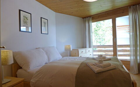 Mürren 300: Chambre, Lit, Meubles, Pièce, Drap De Lit, Literie, Propriété, Cadre De Lit, Design Intérieur, Matelas