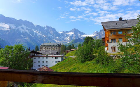 Mürren 300: Nuage, Ciel, Montagne, Bâtiment, Plante, Propriété, Fenêtre, La Nature, Paysage Naturel, Arbre