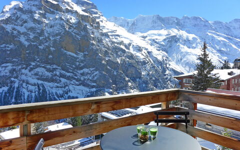Mürren 300: Ciel, Montagne, Neige, Table, Meubles, Propriété, Blanc, Lumière, La Nature, Mobilier De Jardin