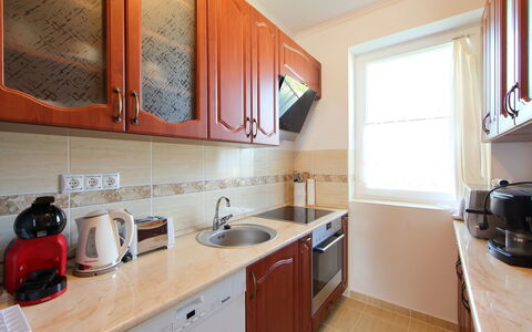 Paola: Comptoir, Cabinetry, Evier, Robinet, Propriété, Évier, Luminaire Plomberie, Bâtiment, Cuisine, Bois