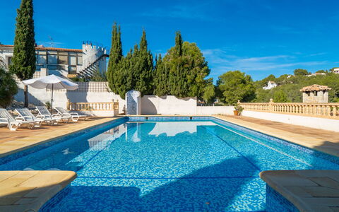 Sunshine: L'Eau, Ciel, Plante, Piscine, Bleu, Bleu Azur, Arbre, Bâtiment, Plan D'Eau, Rectangle