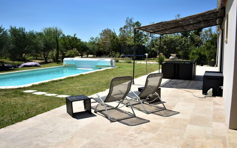 L'Oliveraie: Propriété, Domicile, Maison, Piscine, Immobilier, Sol, Arrière-Cour, Bâtiment, Meubles, Biens