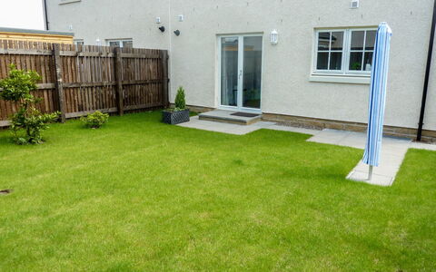 Devonvale Place: Pelouse, Herbe, Propriété, Cour, Arrière-Cour, Lot Terre, Jardin, Gazon Artificiel, Famille Grass, Maison