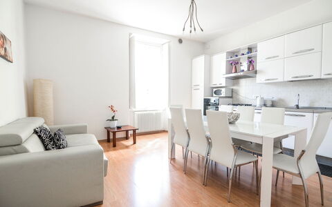 Residenza Bellagio: Pièce, Meubles, Propriété, Design Intérieur, Blanc, Salon, Sol, Bâtiment, Parquet, Table