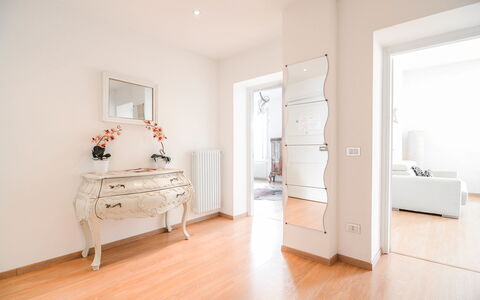 Residenza Bellagio: Propriété, Pièce, Blanc, Meubles, Sol, Design Intérieur, Parquet, Bâtiment, Plafond, Maison