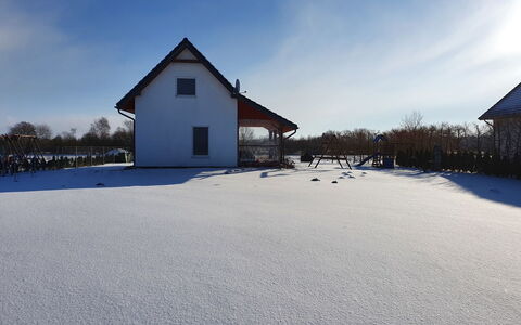 Zakątek Ventus i: Nuage, Ciel, Propriété, Bâtiment, Neige, Pente, Arbre, Maison, Fenêtre, Asphalte