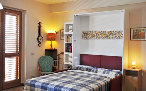 Gondar Studio: Chambre, Lit, Meubles, Pièce, Drap De Lit, Propriété, Design Intérieur, Cadre De Lit, Literie, Matelas