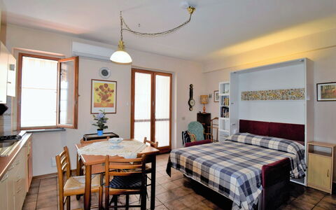 Gondar Studio: Meubles, Propriété, Cadre, Bleu Azur, Bois, Éclairage, Design Intérieur, Confort, Sol, Sol