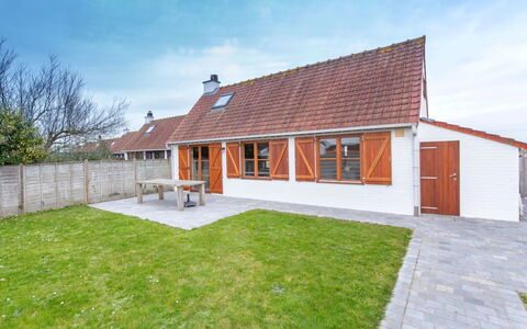 De Haan 220: Nuage, Bâtiment, Ciel, Plante, Fenêtre, Maison, Bois, Arbre, Lot Terre, Herbe