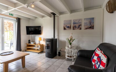 Logement:&nbsp;Alice Blue with Airco & Shared Pool 220.11