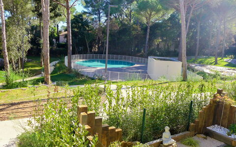 Cavalaire 355: Propriété, Végétation, Herbe, Jardin, Immobilier, Arbre, Botanique, Lot Terre, Maison, Cour