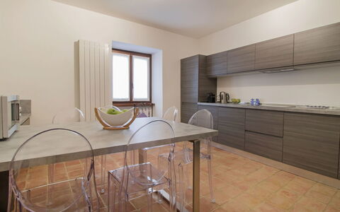 Cantiniere: Propriété, Pièce, Meubles, Sol, Design Intérieur, Immobilier, Bâtiment, Maison, Cuisine, Table