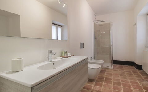 Cantiniere: Salle De Bains, Propriété, Pièce, Sol, Design Intérieur, Bâtiment, Tuile, Immobilier, Évier, Architecture