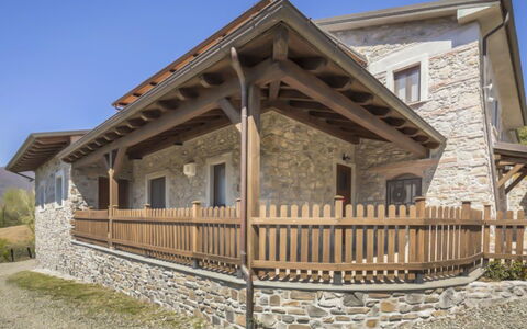 Cantiniere: Ciel, Fenêtre, Bâtiment, Plante, Bois, Porche, Maison, Lot Terre, Clôture, Siding