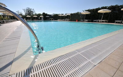 Lido Degli Estensi: Piscine, Propriété, Recours, Loisir, Immobilier, Vacances, Bâtiment, Architecture, Centre De Loisirs, Hôtel