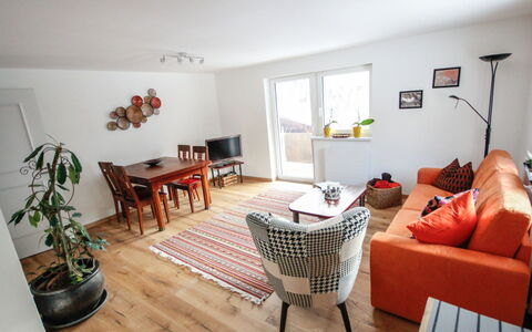 Pians 115: Pièce, Salon, Meubles, Propriété, Design Intérieur, Sol, Bâtiment, Maison, Table, Domicile