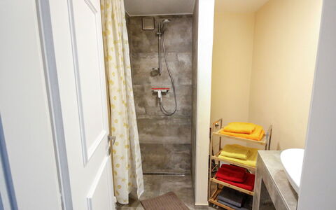 Pians 115: Pièce, Propriété, Mur, Sol, Immobilier, Maison, Bâtiment, Design Intérieur, Salle De Bains, Porte