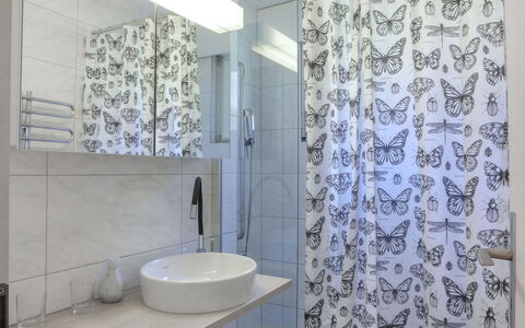 Rustica Apt. M: Luminaire Plomberie, Bâtiment, Propriété, Robinet, Évier, Salle De Bains, Violet, Miroir, Lavabo, Design Intérieur