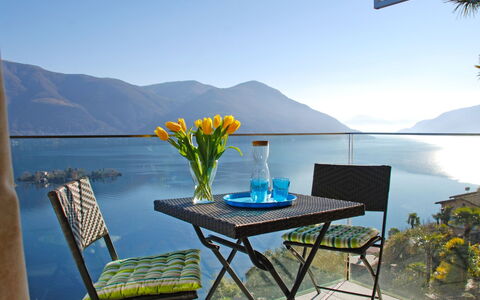 Cà dal Non: Meubles, Table, Propriété, Vacances, Ciel, Balcon, Maison, Chaise Pliante, Pièce, Bleu Azur