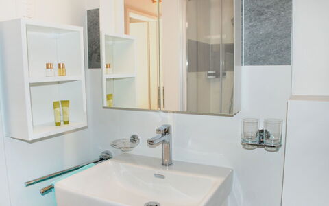 Cà dal Non: Salle De Bains, Pièce, Propriété, Robinet, Design Intérieur, Armoire De Toilette, Évier, Accessoire Salle De Bain, Tuile, Luminaire Plomberie