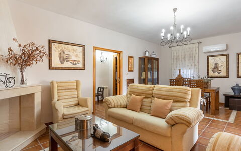 Villa San Vicente: Cadre, Table, Canapé, Meubles, Propriété, Bois, Design Intérieur, Éclairage, Canapé-Lit, Salon