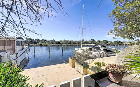 Marinas Beach: L'Eau, Bateau, Marina, Navire, Voie Navigable, Quai, Réflexion, Canal, Lac, Port