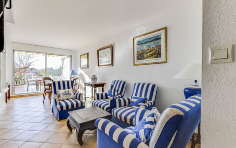Marinas Beach: Pièce, Propriété, Bleu, Meubles, Bâtiment, Design Intérieur, Immobilier, Salon, Maison, Table