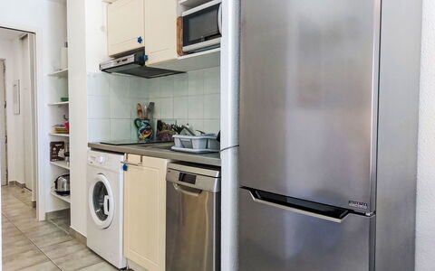 La Marina: Appareil De Cuisine, Principaux Appliance, Machine À Laver, Cuisine, Électroménager, Design Intérieur, Sol, Comptoir, Meubles, Pièce