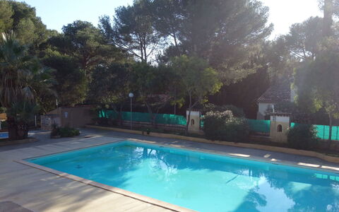 La Marina: Piscine, Propriété, Loisir, Immobilier, Maison, Domicile, Arrière-Cour, Herbe, Arbre, Bâtiment