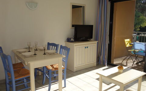 La Marina: Pièce, Propriété, Meubles, Maison, Table, Bâtiment, Design Intérieur, Sol, Immobilier, Chaise
