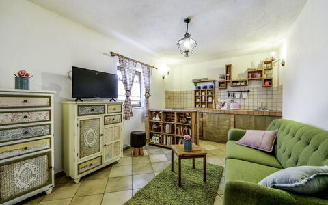 Marijana: Vert, Pièce, Meubles, Propriété, Design Intérieur, Jaune, Bâtiment, Maison, Salon, Mur